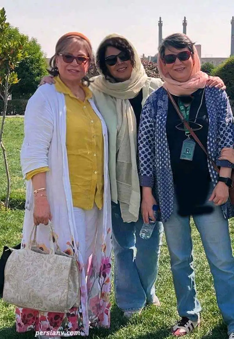 تیپ پرحاشیه شهره سلطانی و گوهر خیراندیش در قلب اصفهان؛ اصفهان گردی خاص و متفاوت دو بانوی بازیگر سوژه فضای مجازی شد!