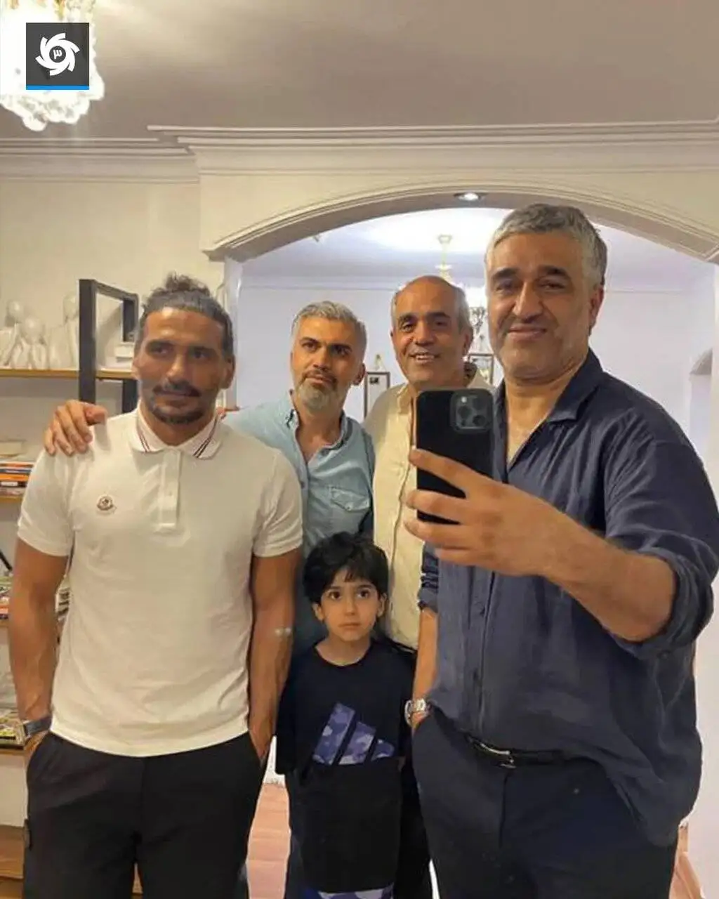 سلفی جدید پژمان جمشیدی در کنار جواد کاظمیان برای تماشای ال کلاسیکو + عکس