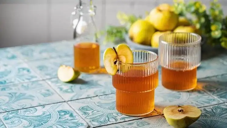 سرکه سیب و زردچوبه برای چی خوبه ؟ ؛ خواص و مضرات مخلوط سرکه سیب و زردچوبه + نحوه مصرف