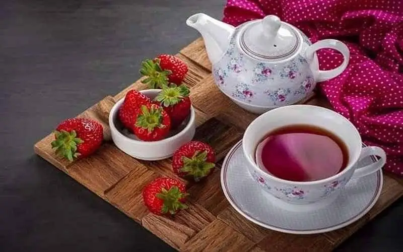 درست کردن دمنوش توت فرنگی برای لاغری