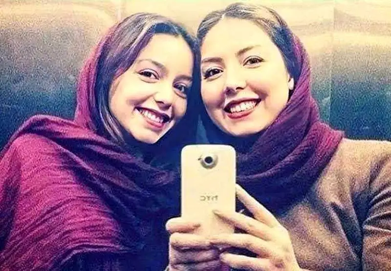 نگاه روز - شباهت جالب (نازنین بیاتی) به خواهر بزرگش در یک سلفی دو نفره