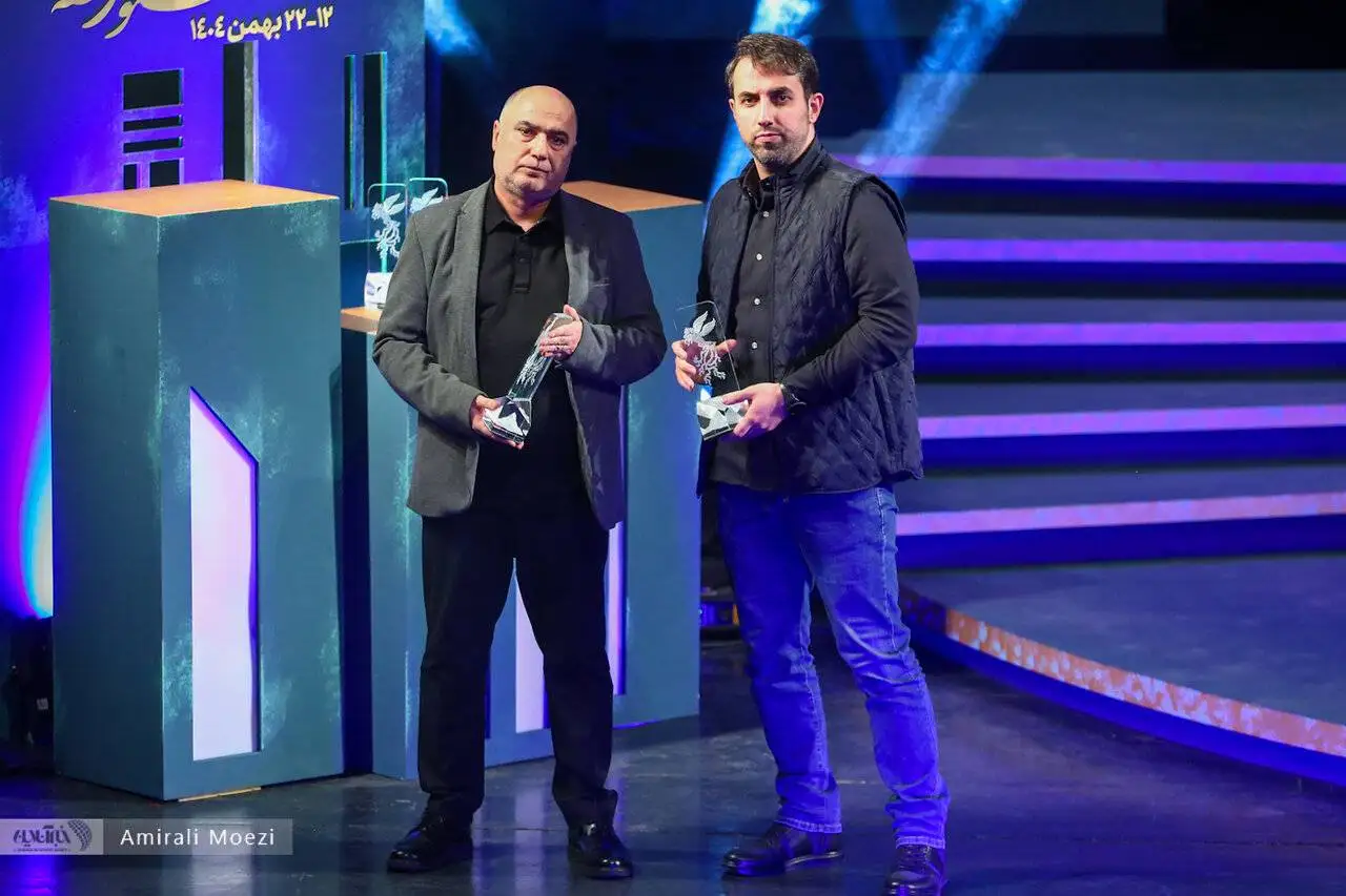 تصاویر - قاب هایی ماندگار اهدای جوایز برندگان جشنواره فجر توسط پزشکیان