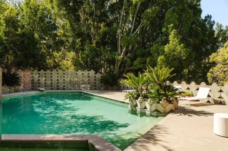 خانه زیبای کارگردان معروف در هالیوود به فروش گذاشته شد - قیمت؟ 15 میلیون دلار