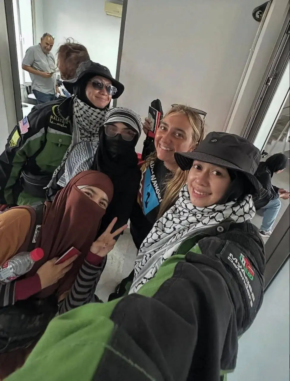 برای غزه ،هم باحجابها قیام کرده اند هم بی حجابها - این هم پیمانی جهانی چگونه ممکن شد؟