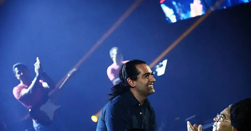 تغییر چهره باورنکردنی سروش گودرزی، رامین سریال مسافری از هند - در یک کنسرت بعد از سالها و در 50 سالگی