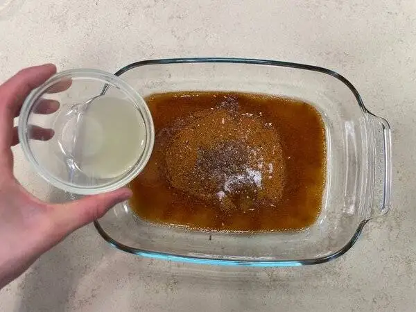 خروس سرخ شده با مرینیت ویژه در کنار سیب زمینی برشته - مراحل کامل روش تهیه + تصاویر