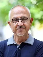 چرا و چگونه کتاب (ایران: دیکتاتوری و توسعه) در تحلیل انقلاب متفاوت از تحلیل های دیگر است؟