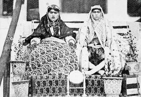 عکس سفر در زمان - این دختر باغبان جایگزین جیران واقعی شاهِ قاجار بود ... - چشمهایش شبیه جیران بود و ...