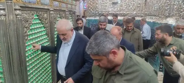 پیش بینی علی آبادی از قطعی برق و آب در پاییز - حضور وزیر در حرم برادر امام رضا (ع) + عکس