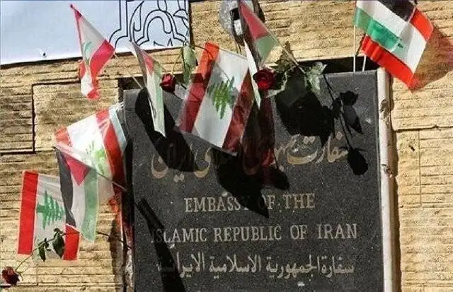 ویدیو - رونمایی از نخستین دیوارنگاره سفارت ایران در بیروت با تصویری از شهید سیدحسن نصرالله و شهید هاشم صفی الدین