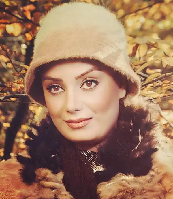 عکس - بررسی استایل شیک و فرانسوی صبا راد در قرار عاشقانه کنار دریا در ترکیه