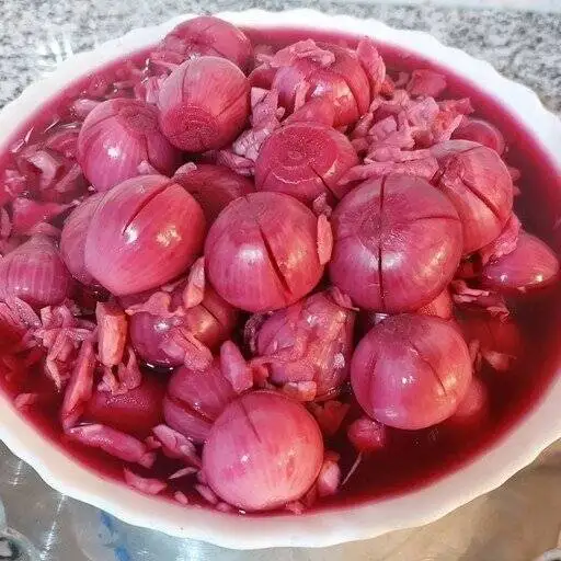 ترشی پیاز ؛ ترفند خوش رنگ شدن این خوشمزه زمستانی