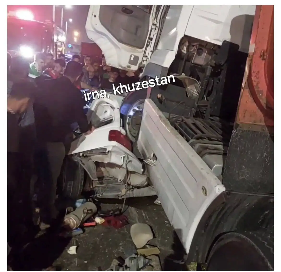 تصادف مرگبار پژو پارس با تریلی - عکس