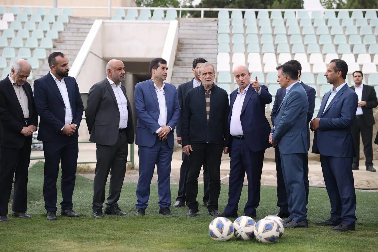 تصویر - روز متفاوت و فوتبالی مسعود پزشکیان!