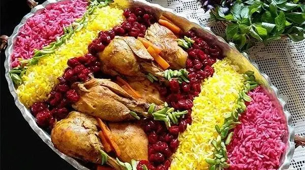درست کردن آلبالو پلوی مجلسی با مرغ؛ یک غذای خوشمزه و خوش عطر تابستانی