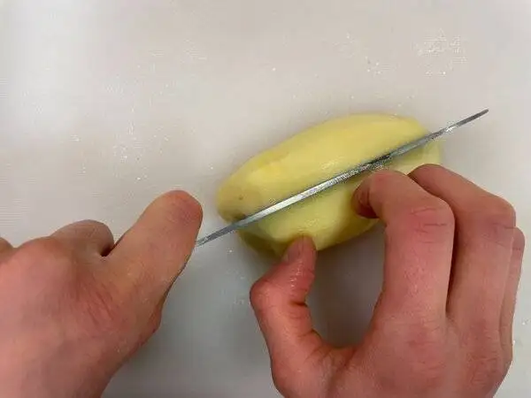 خروس سرخ شده با مرینیت ویژه در کنار سیب زمینی برشته - مراحل کامل روش تهیه + تصاویر