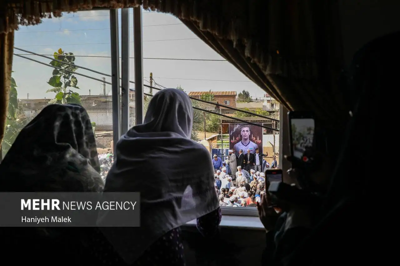 تصاویر مراسم خاکسپاری صابر کاظمی در زادگاهش