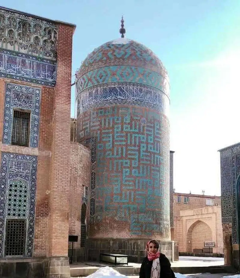 گردش به یاد ماندنی شبنم قلی خانی، یکتای سریال هشت و نیم دقیقه در مکان های تاریخی شهر زیبای اردبیل+عکس