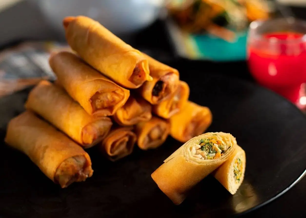 اسپرینگ رول با سس اسفناج ؛ طعمی متفاوت و سالم + روش تهیه