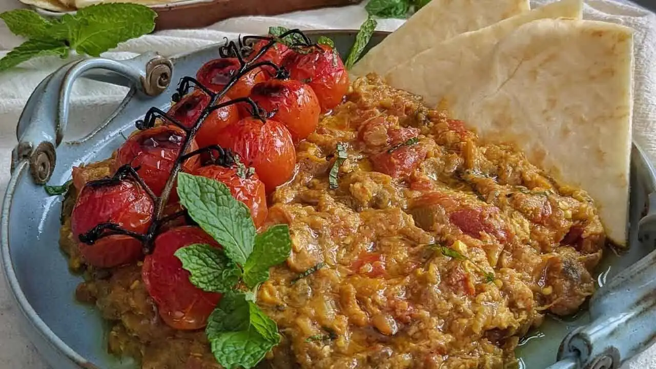 درست کردن میرزا قاسمی با بادمجان کبابی و طعم دودی