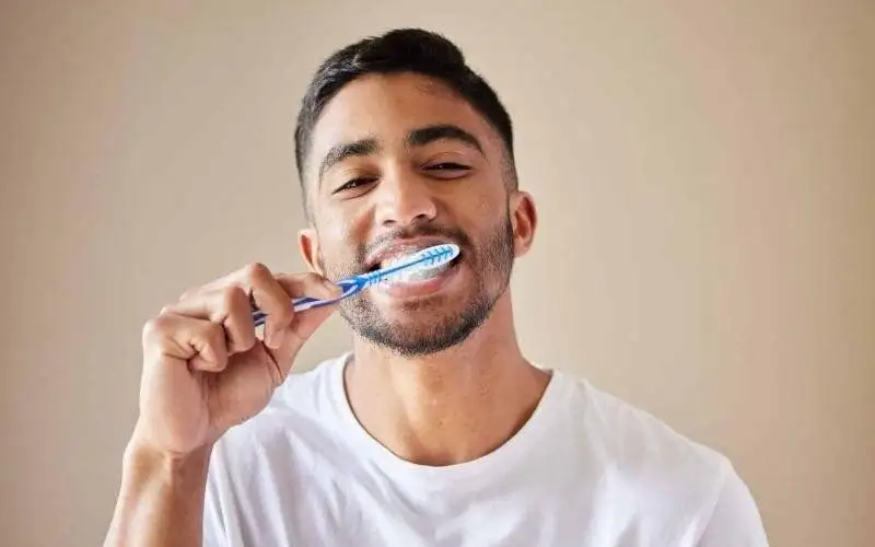 ساده ترین روش برای رفع بوی بد دهان ؛ چند وقت یکبار جرم گیری کنیم؟