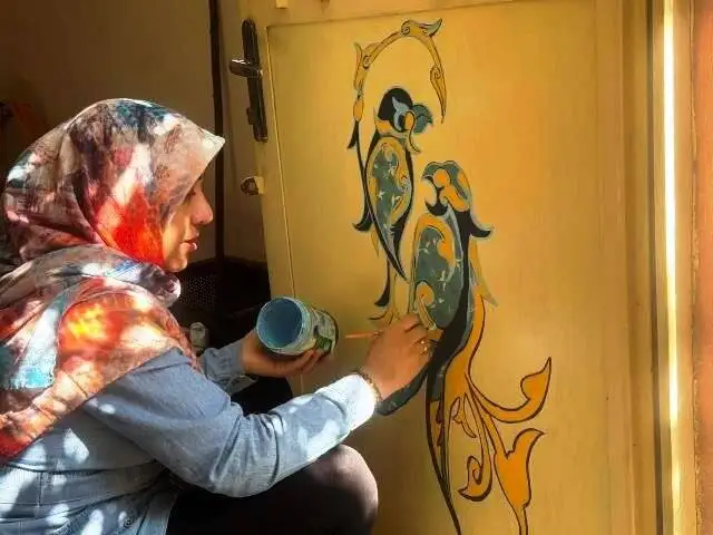 گالری نقاشی در کوچه های روستا - روایت هنرمندانی که دیوار و در را به جای بوم نقاشی انتخاب کردند