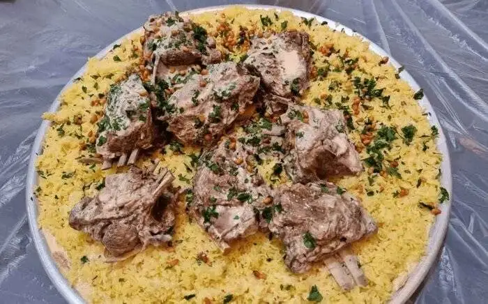 درست کردن منسف؛ غذای محلی و لذیذ اردنی