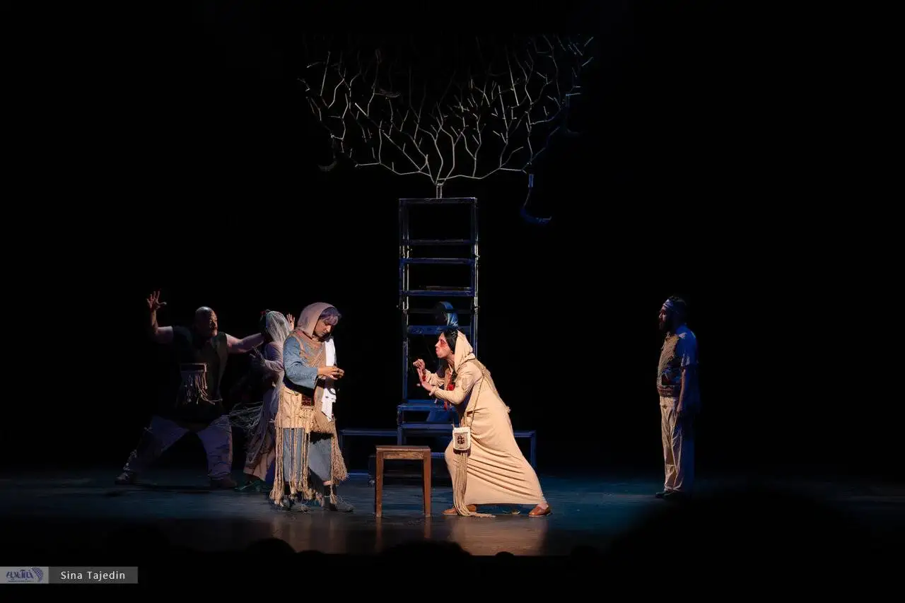 زنی که برای برگشت برکت به باغ به عقد درخت درآمد - گزارش تصویری نمایش (عروس انار)