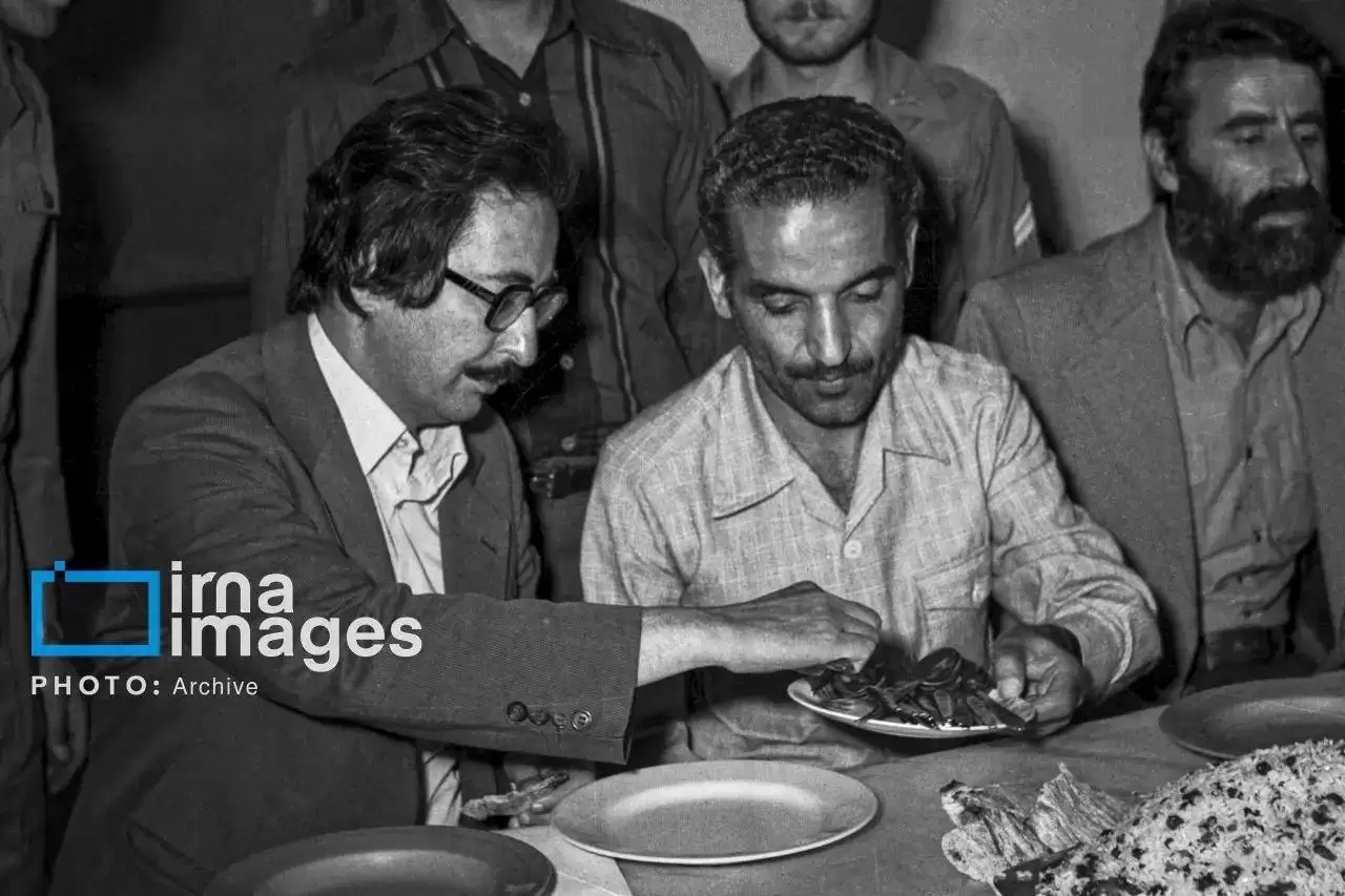 (تصویر) محمدعلی رجایی و بنی صدر در کنار یکدیگر در سال 1359