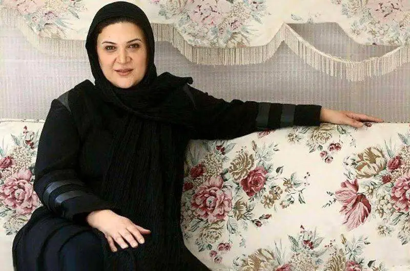 بررسی دکوراسیون ساده و فوق جذاب خانه ریما رامین فر ( همای پایتخت ) - از مبلمان خوشرنگ تا وردی لاکچری !