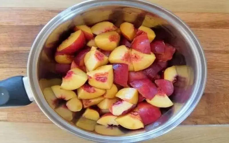 روش درست کردن لواشک شلیل؛ طعمی خانگی، طبیعی و بی نظیر