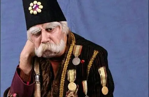 جواد عزتی برمی گردد ولی او را چگونه به یاد می آوریم؟