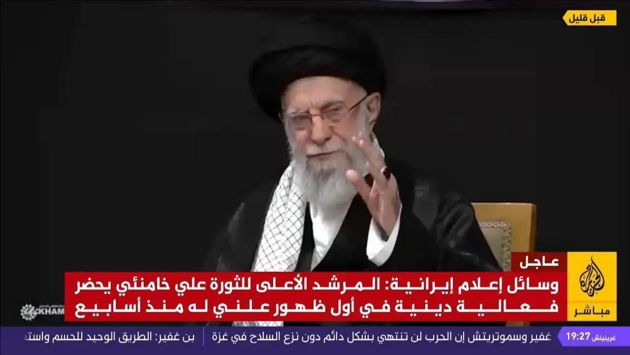 تصویر - پوشش حضور رهبر معظم انقلاب در مراسم شب عاشورای حسینی در شبکه الجزیره