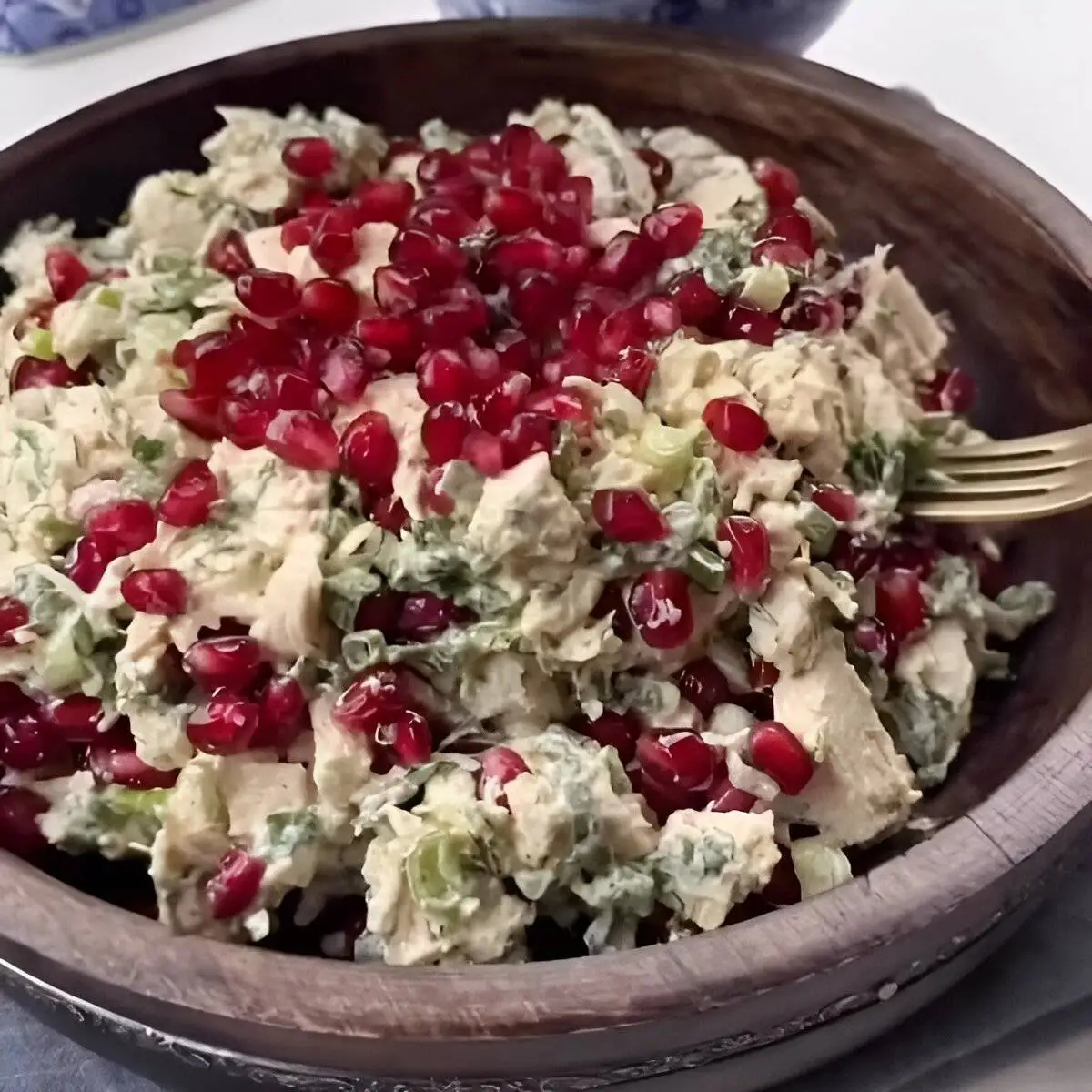 روش تهیه سالاد مرغ و انار ؛ بوی زهم مرغ را با این ادویه ها بگیرید