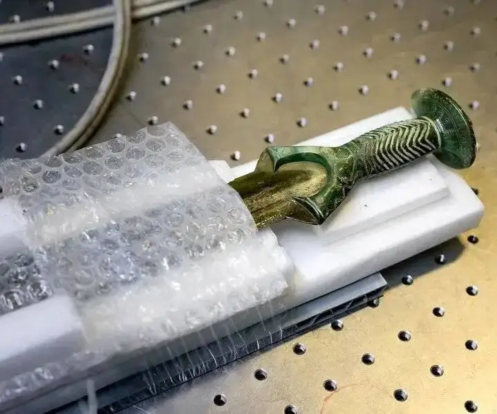 این شمشیر 3400 ساله همچنان تیز و درخشان است - عکس