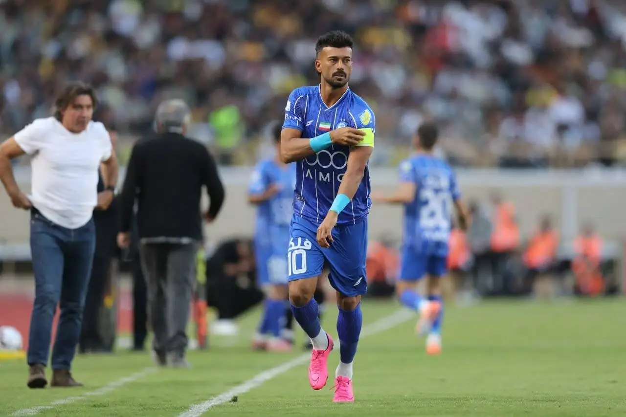 بعید است استقلال با این شرایط قهرمان شود؛ پدرم راست می گفت، از فوتبال حرفه ای فقط شماره لباس ها خارجی شده!