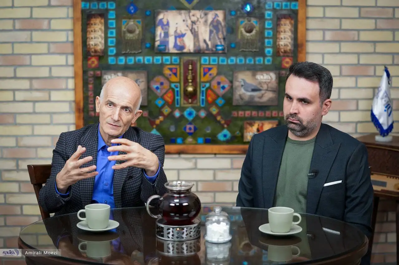 روایت دو جامعه شناس از فروپاشی طبقه متوسط - فراستخواه:حکمرانی خوب در ایران شکل نگرفته و عقلانیت کنار رفته است - فرزانه:ستون فقرات جامعه شکسته