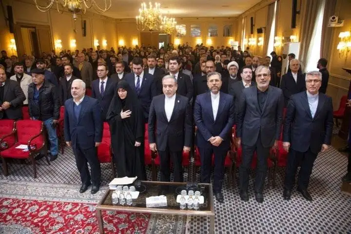 عراقچی: دیپلماسی ایران یک دیپلماسی مقاومت محور است - شهید سلیمانی گفتمان مقاومت را از حصار مفاهیم نظری و شعاری خارج ساخت