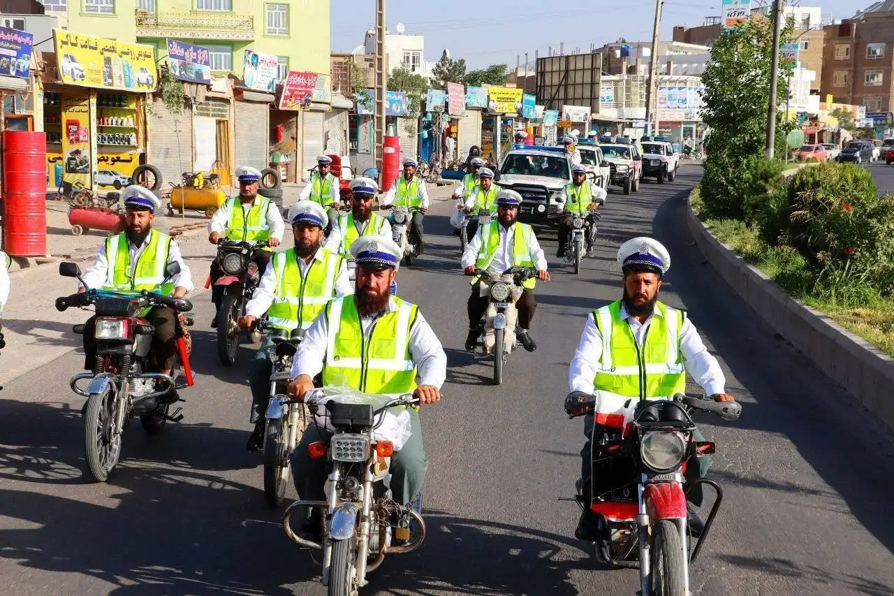 تصاویر - راه اندازی پلیس راهنمایی و رانندگی در هرات افغانستان توسط طالبان!