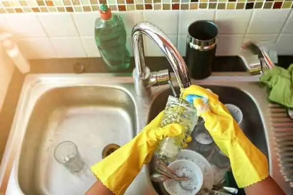 شستن ظروف با آب گرم بهتر است یا سرد؟ ؛ آیا انتخاب دمای مناسب به صرفه جویی در انرژی کمک می کند؟