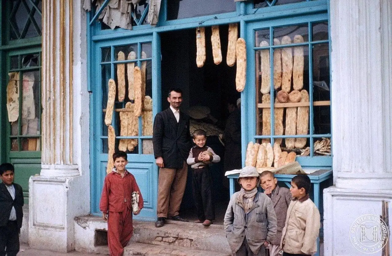 بوی نان تازه می آید همی!