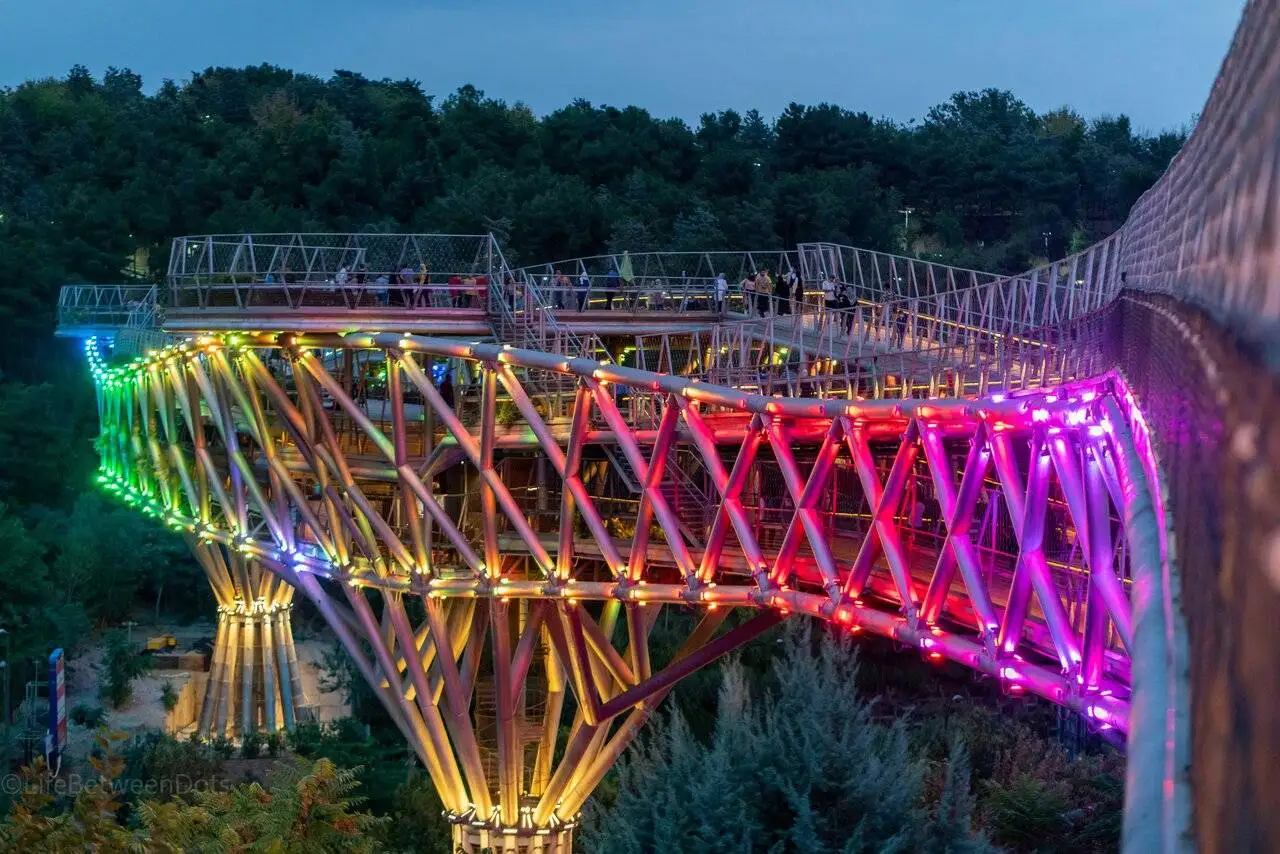 سازه مدرن تهران که پلی به سوی زیبایی های شهر است