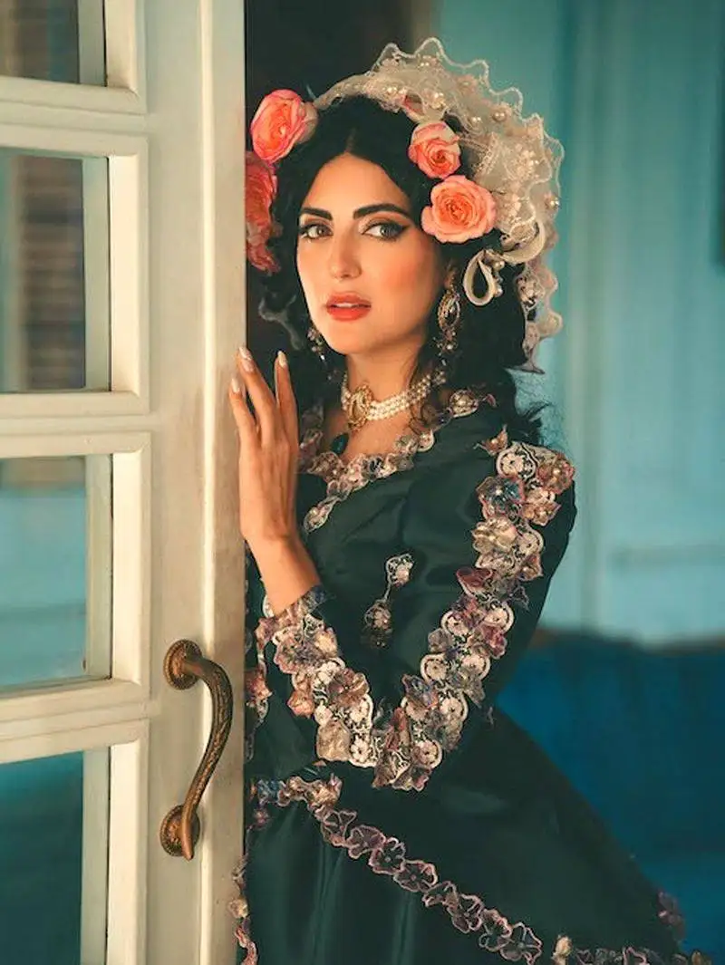 عکس - رونمایی هلیا امامی از مد اروپای قرن هجدهم با تن پوش اندامی ...