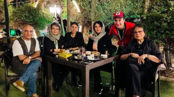 تصاویر - دورهمی چند هنرمند معروف ایران در یک کافه 