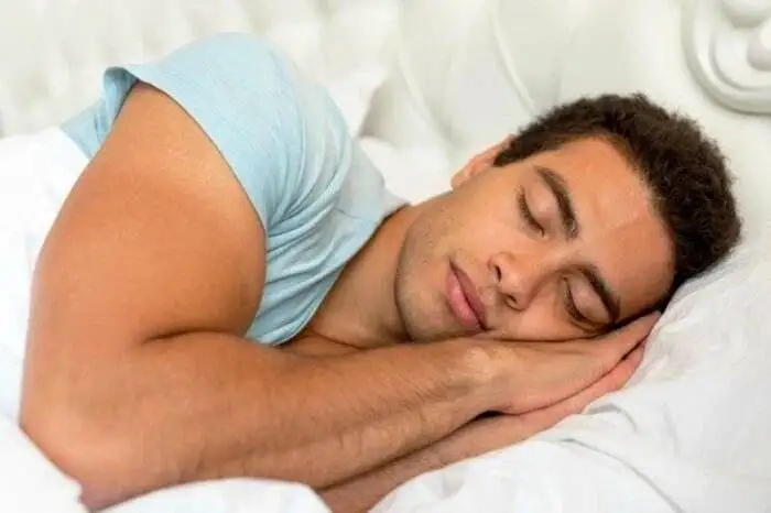 مشخصات یک بالشت خوب؛ با چند تا بالش باید خوابید؟