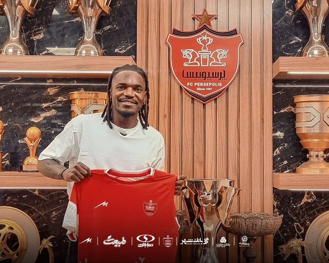 تصویر - نخستین تصویر از بیفوما با لباس پرسپولیس