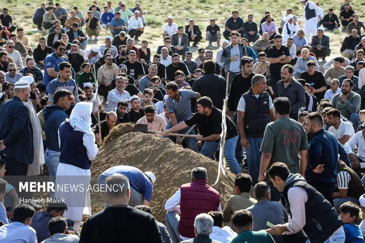 تصاویر مراسم خاکسپاری صابر کاظمی در زادگاهش