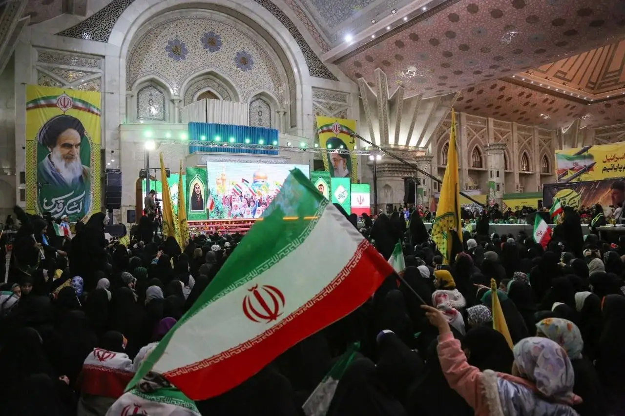 خبر نسل چهارم، پای کار انقلاب