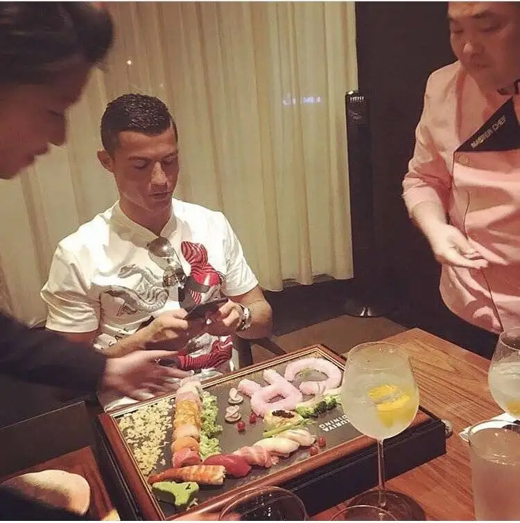 گرانترین غذای تاریخ ؛ 450،000،000،000 تومان ؛ رونالدو و جنیفر لوپز آن را خوردند + عکس