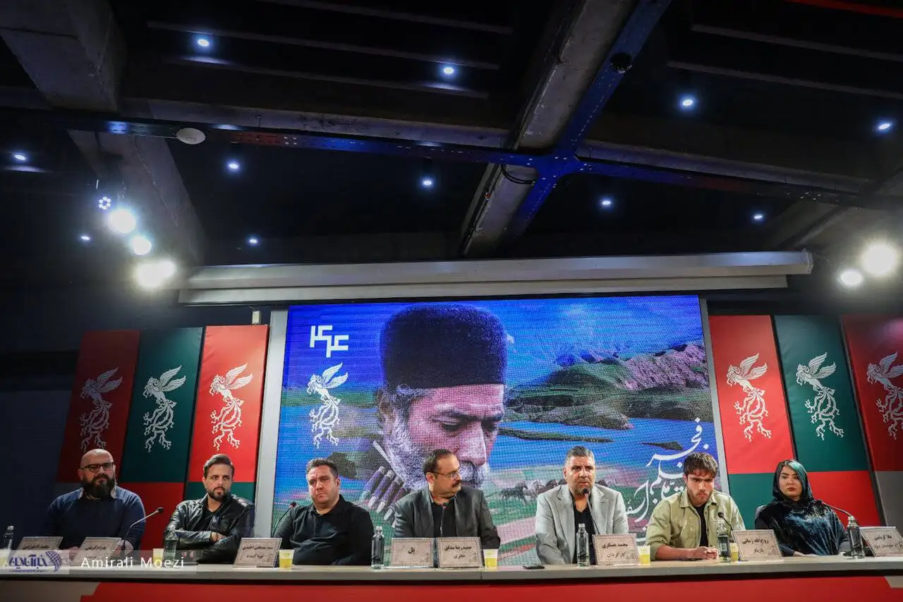 تصاویر - از بغض و ناراحتی تا ماجرای کاهش وزن آقای بازیگر؛ فتوکال و جلسه خبری فیلم سینمایی (پل) در جشنواره فجر